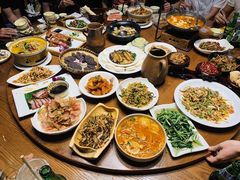 -老滇山寨•云南特色菜•地方菜•民族风情歌舞表演(金碧店)