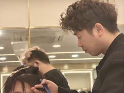 -蓝调造型·烫发·染发