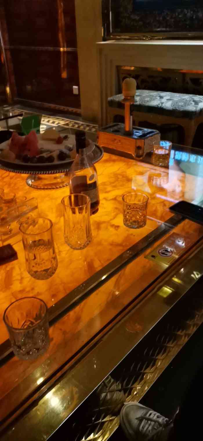 皇家公馆ktv(浦建路店)-"环境很优雅,音质效果也很棒,曲库还是很齐.