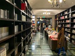 -钟书阁(松江泰晤士小镇店)