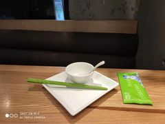 餐具摆设-徽湘园和马路串串火锅