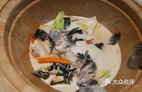 Single-Head Fish in Stone Pot