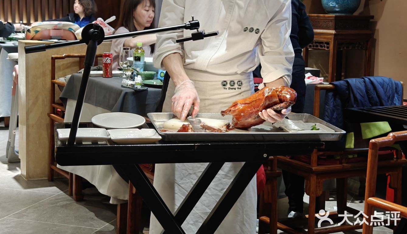 这家京菜店的烤鸭也太好吃了吧