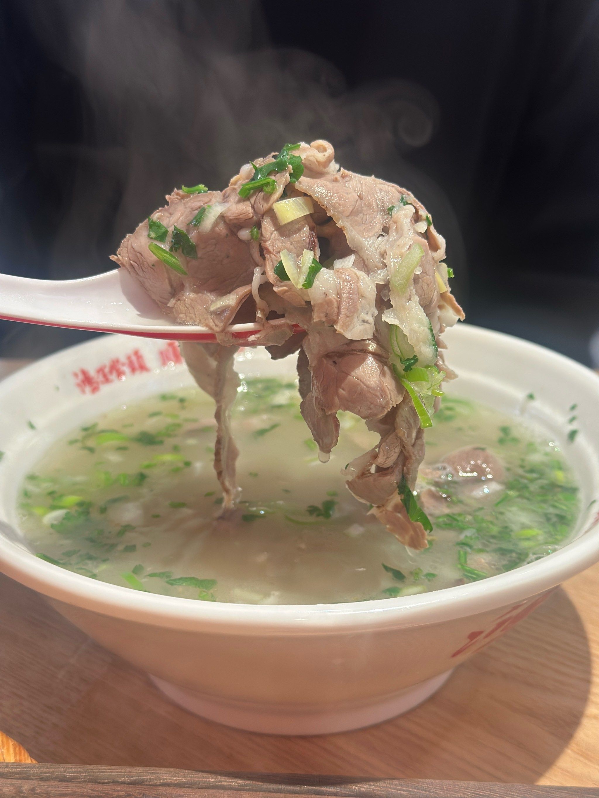 来一碗热乎乎的羊肉汤吧