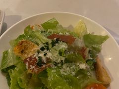 经典凯撒沙拉配香脆火腿-WOLFGANG PUCK KITCHEN & BAR(迪士尼小镇店)