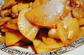 Sichuan-style Potato Slices with Pork Belly