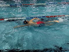 -梦翔龙湖滟澜山游泳俱乐部