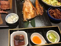 -铭牛烧肉·和牛海鲜自助(高新月牙湖店)