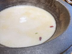 -咕嘟草帽鱼·牛奶一样的鲜鱼汤(天鹅湖万达广场店)