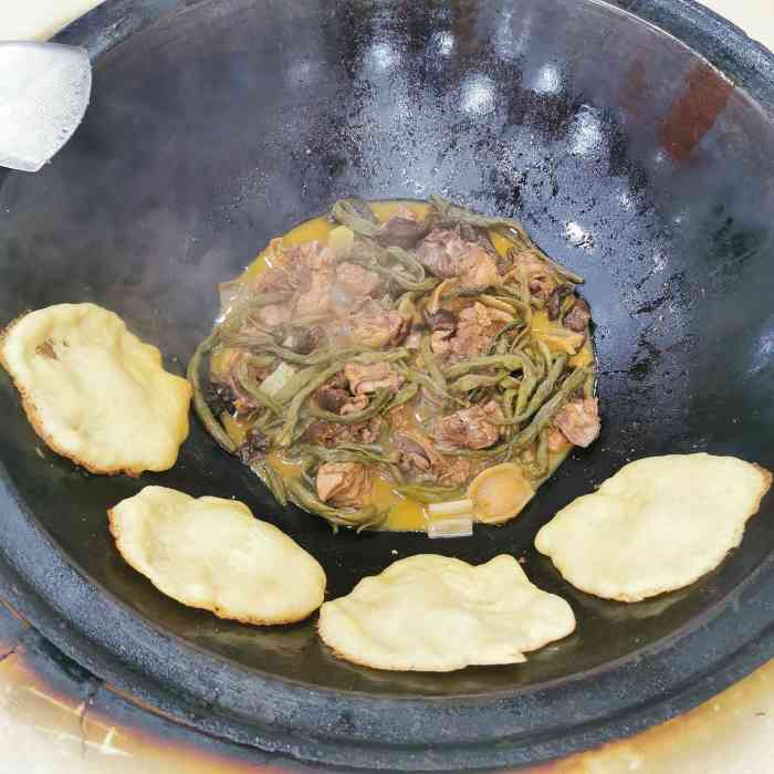 东北乡村嘎巴锅(柏庐南路店)-"地理位置:在柏庐路花鸟市场旁边,除了停