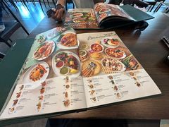 -Chom Cafe and Restaurant