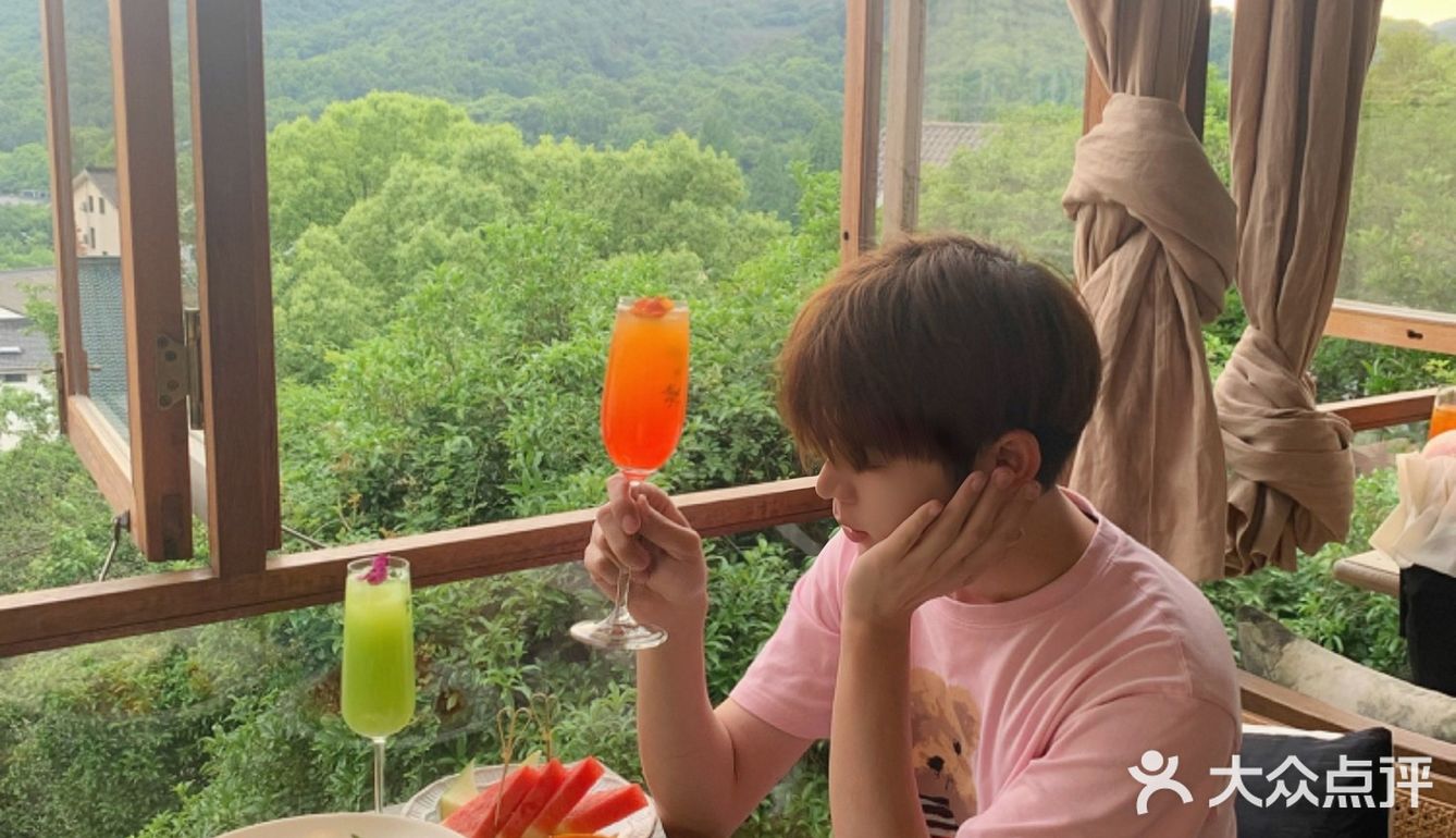 西湖半山腰绝美餐厅🍴太适合约会了 