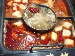 -老牌坊云南鱼豆花火锅(哈西万达店)