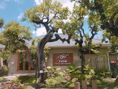 -Chom Cafe and Restaurant