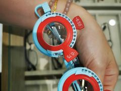 -豪门视光·星趣控·蔡司依视路眼镜代理商(中央大街店)