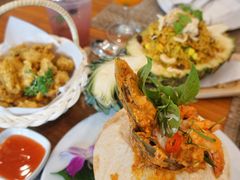 -Chom Cafe and Restaurant