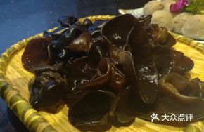 Large Black Fungus Stir-fry