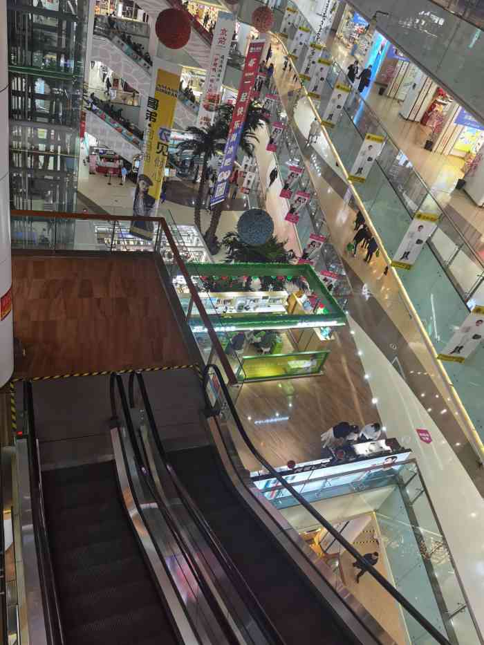 维佳·佰港城-"[调皮]维港城还是第一次来. 晚上灯光.