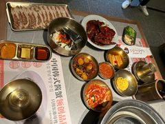 -草家酱蟹炭火烤肉店(珲春南路一店)