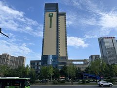 -西安绿地假日酒店