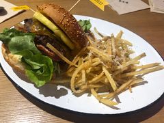 27&nbsp;牛肉汉堡-HELLO 27 意面·沙拉·帕尼尼