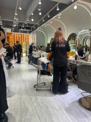 -妃格美发沙龙·烫发·染发