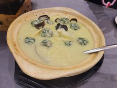 荠菜虾丸煲-调鼎居·手工淮扬菜