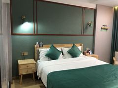 -宸玥酒店(成都西南财大地铁站店)