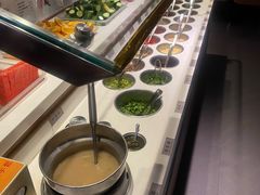 自助调料区-海底捞火锅鲜切牛肉主题店(长寿路店)