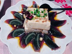 皮蛋拌豆腐-肥肥虾庄·金牌油焖大虾(汉街SKP店)