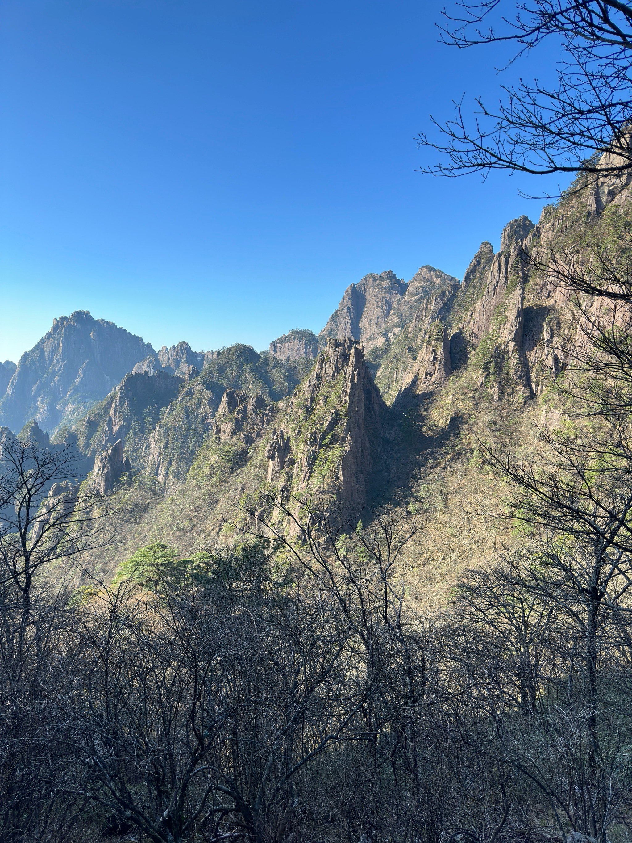 山峦嶙峋图片