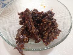 麻辣牛肉干-鑫记婆婆兔·成都特产·兔头手撕兔(太古里店)