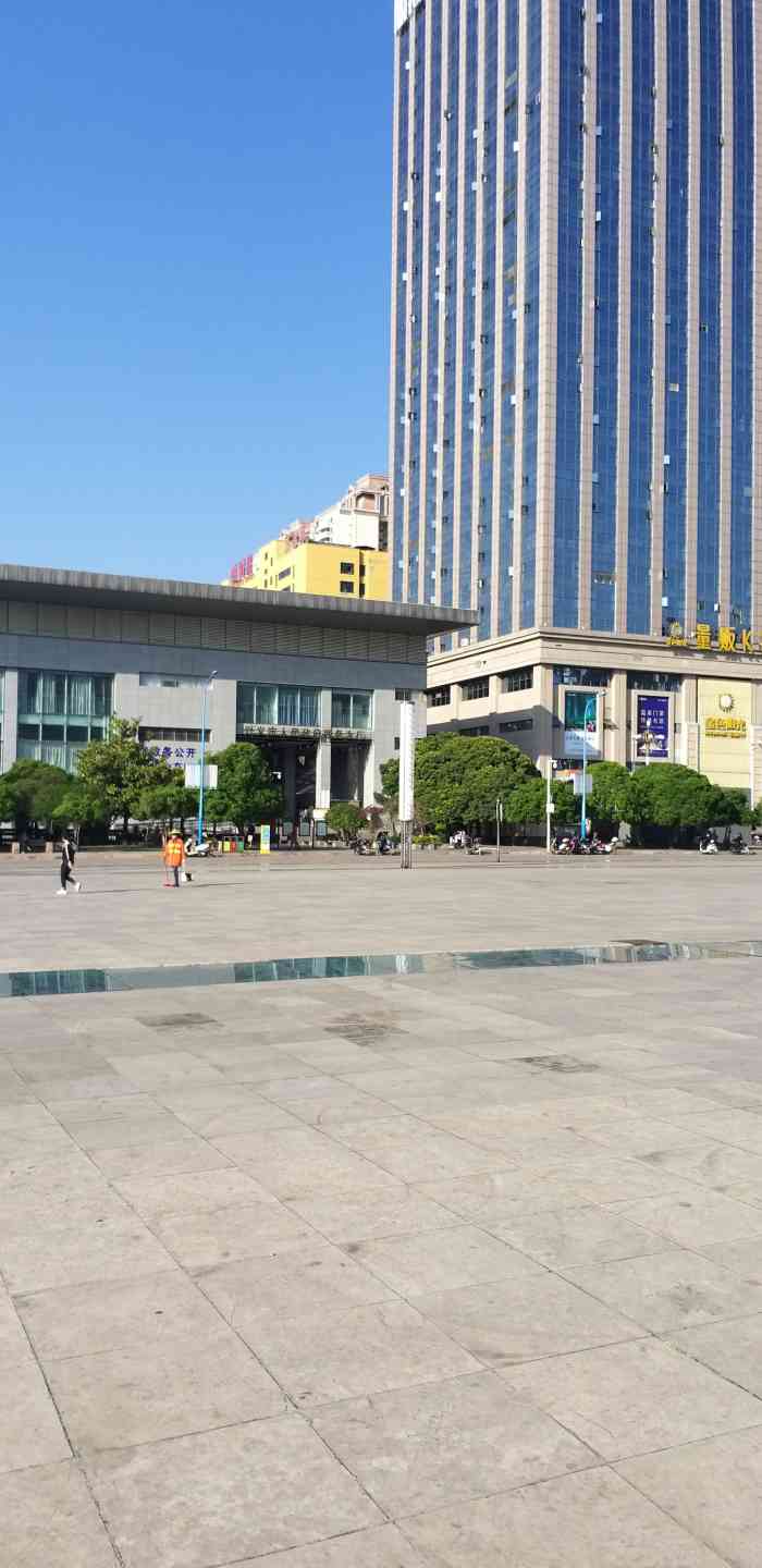 桔山广场-"一个城市的规划和发展要有进步,是离不开当.