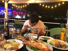 -J Daeng Seafood