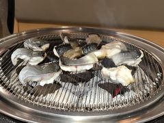 -围炉肉舍•炭烤活鳗•丹东海鲜烤肉(步行街店)