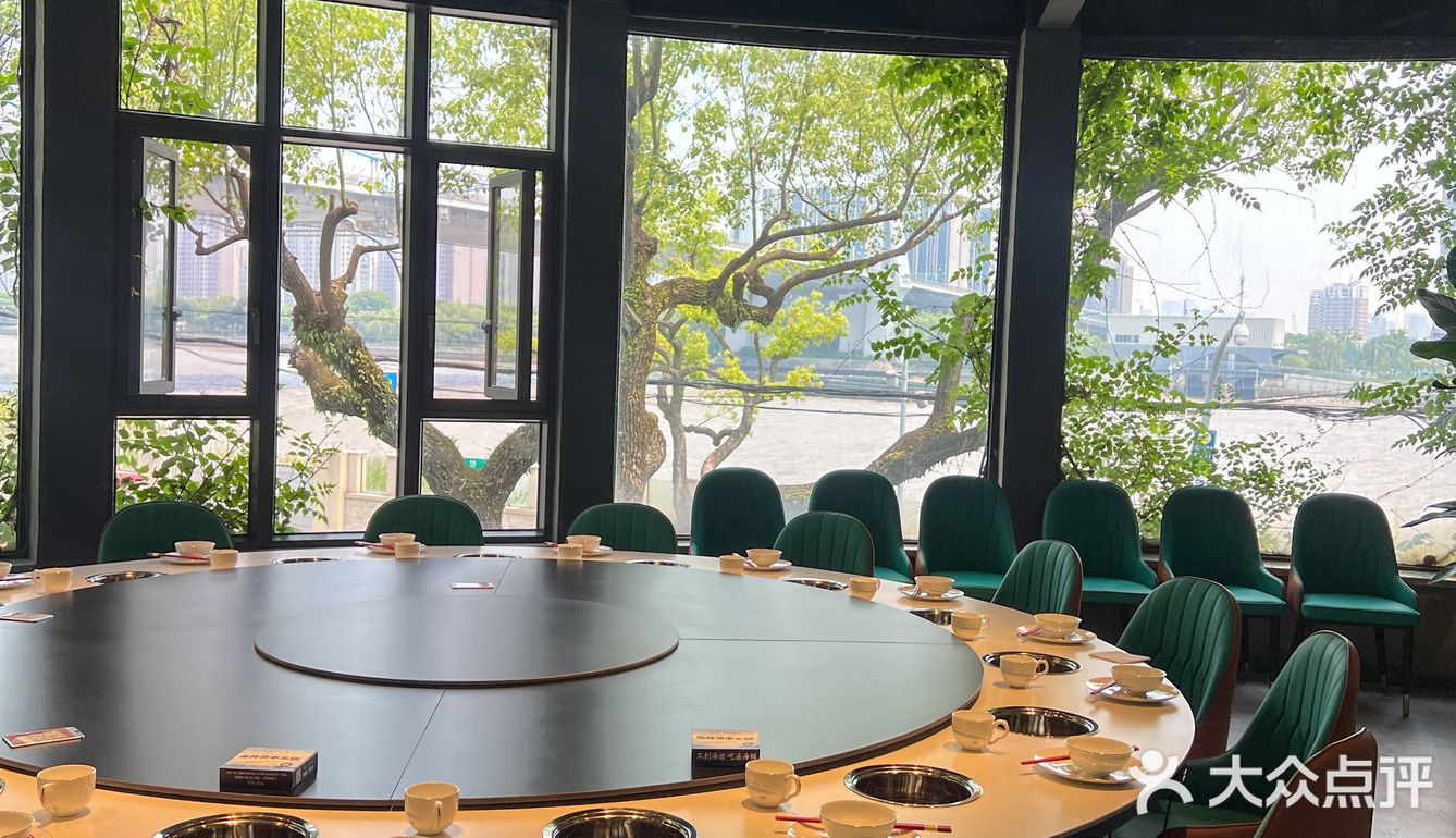 看一线江景！！吃平价小海鲜火锅！！