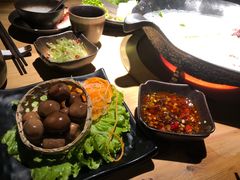 -湊湊火锅·茶憩(杭州湖滨银泰in77店)