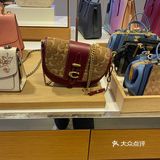 工作日来逛了一下家附近的奕欧来,人不是很多