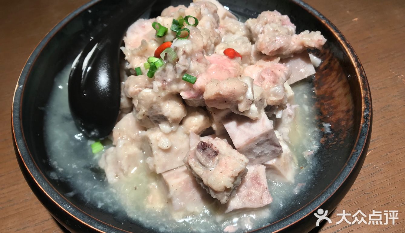 探店：黄晓猫剁椒大鱼头[调皮]