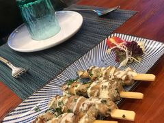 炭烤鸡肉串配酸奶黄瓜酱-帕歌西班牙餐厅paco tapas