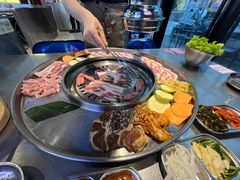 -哈哈碳都·牛肋条无限自助烤肉(台江万达店)