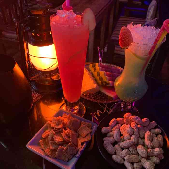 忆江南酒吧-"和朋友聚会,喜欢图三洋酒的味道,兑点红牛.