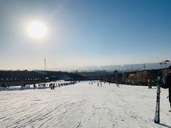 -采薇庄园四季滑雪场