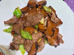 牛肝菌炒黄牛肉-惠食佳·朱雀(东方商厦店)