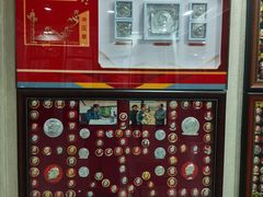 -毛泽东像章珍藏馆