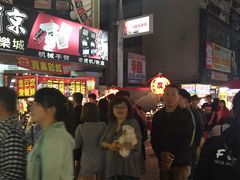 -六合夜市