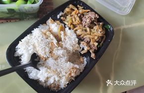 Beef and Pickled Vegetable Clay Pot Rice