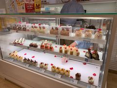 面包甜点陈列柜-好利来(八里庄店)