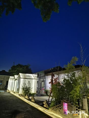 越夜越美丽的特色街区，藏着好多家适合小情侣们约会的精品餐厅