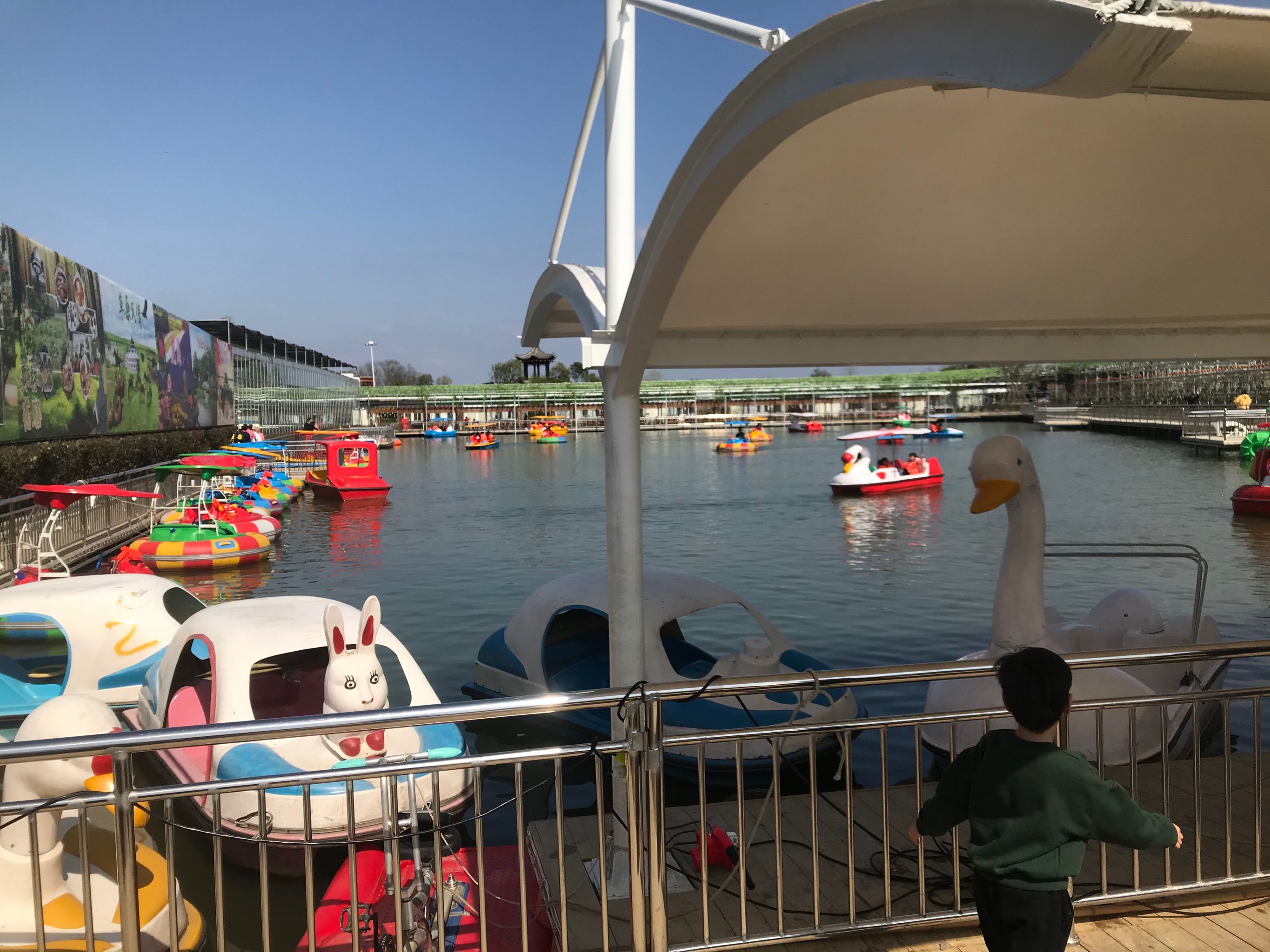 泾县后山梦幻游乐场